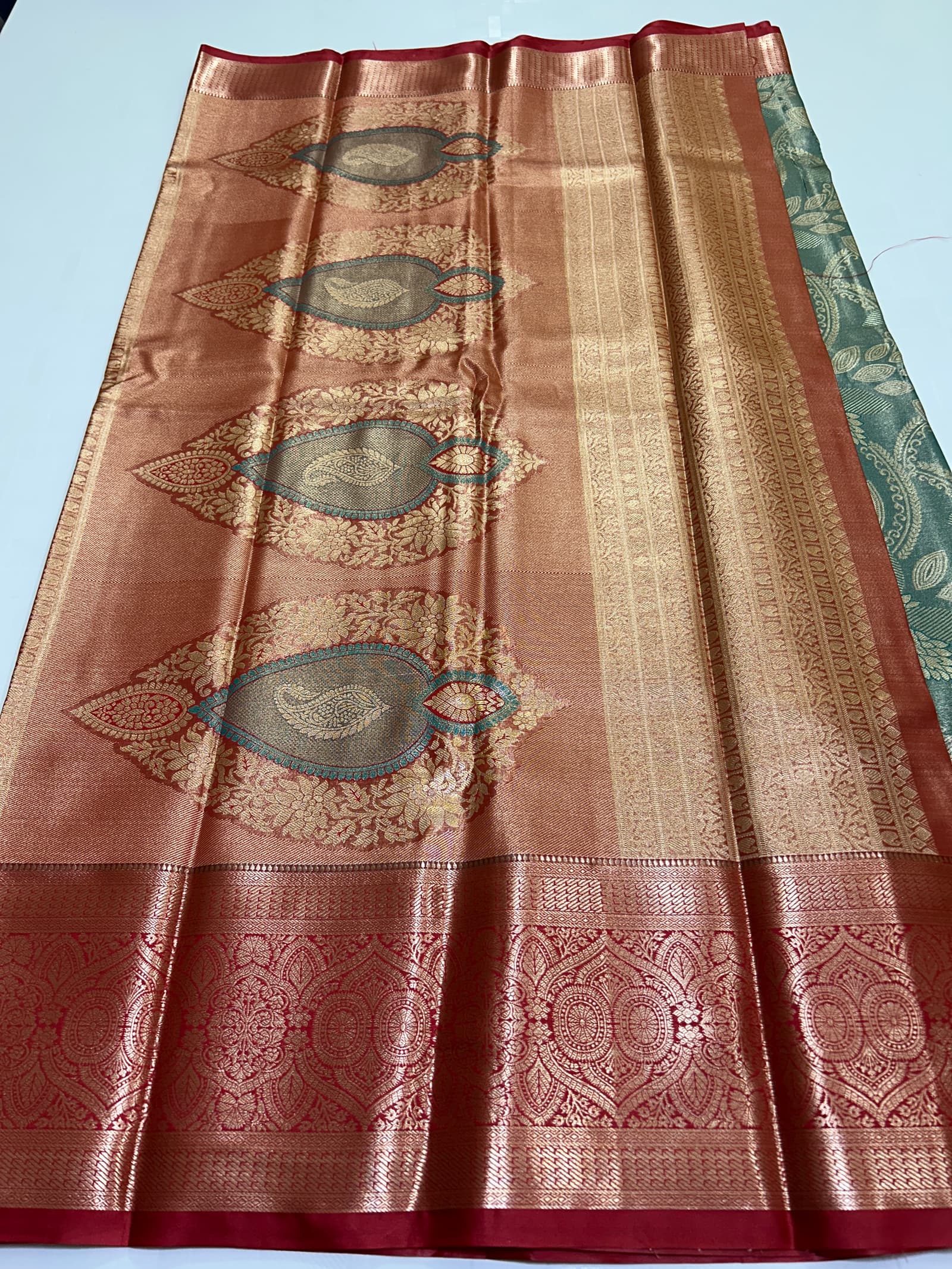 Premium Zari Saree loose end