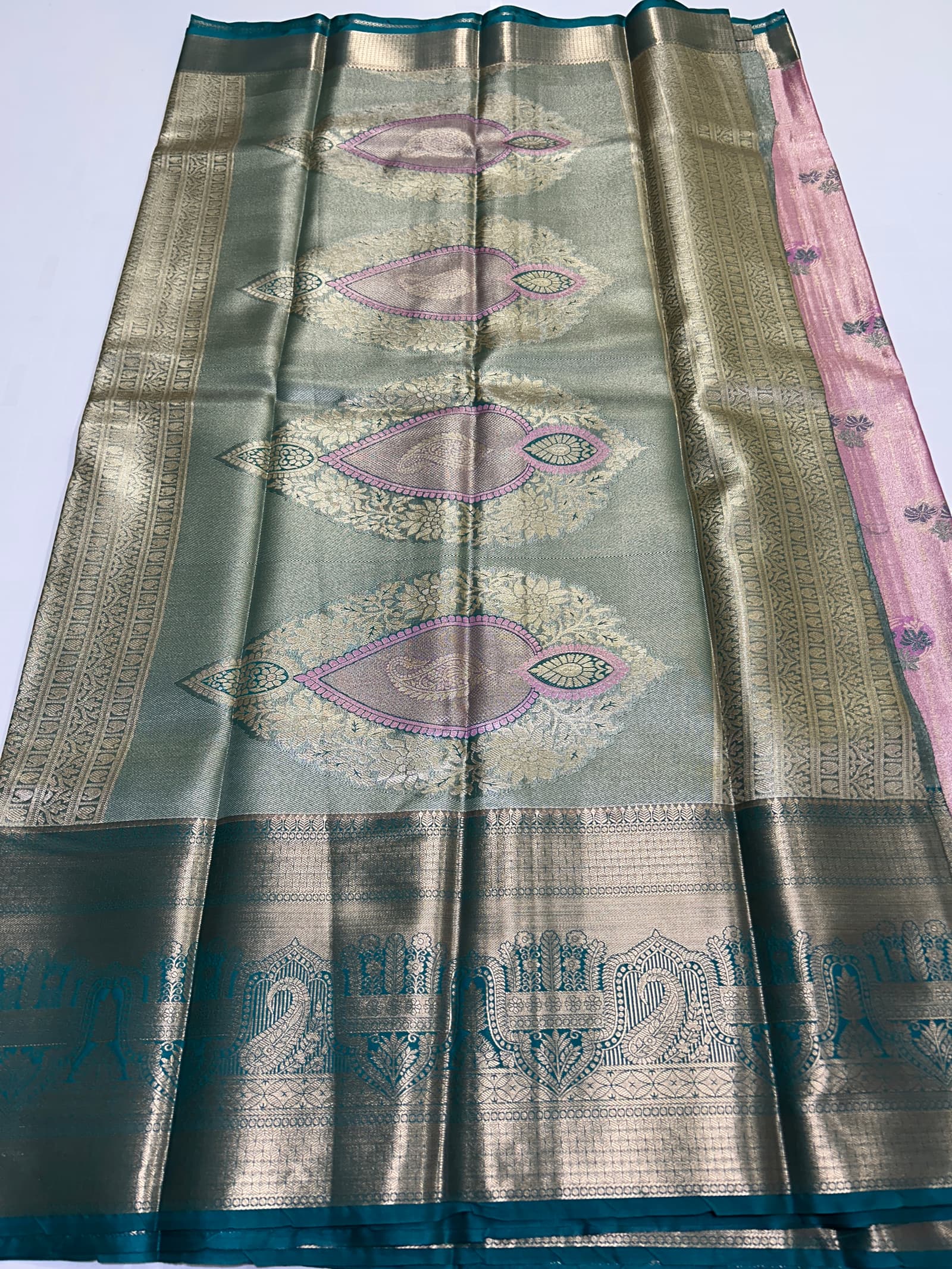 Premium Zari Saree loose end