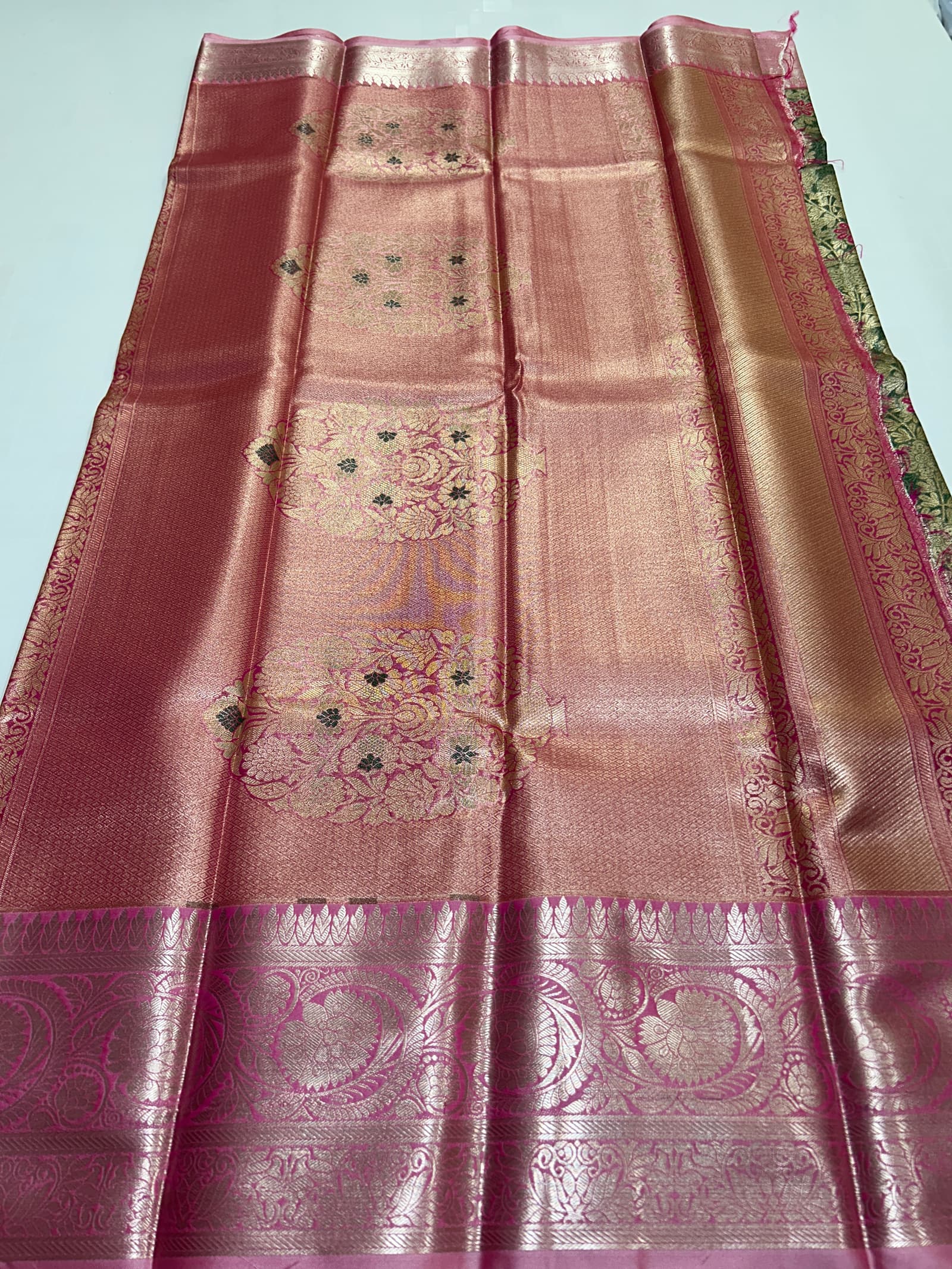 Premium Zari Saree loose end