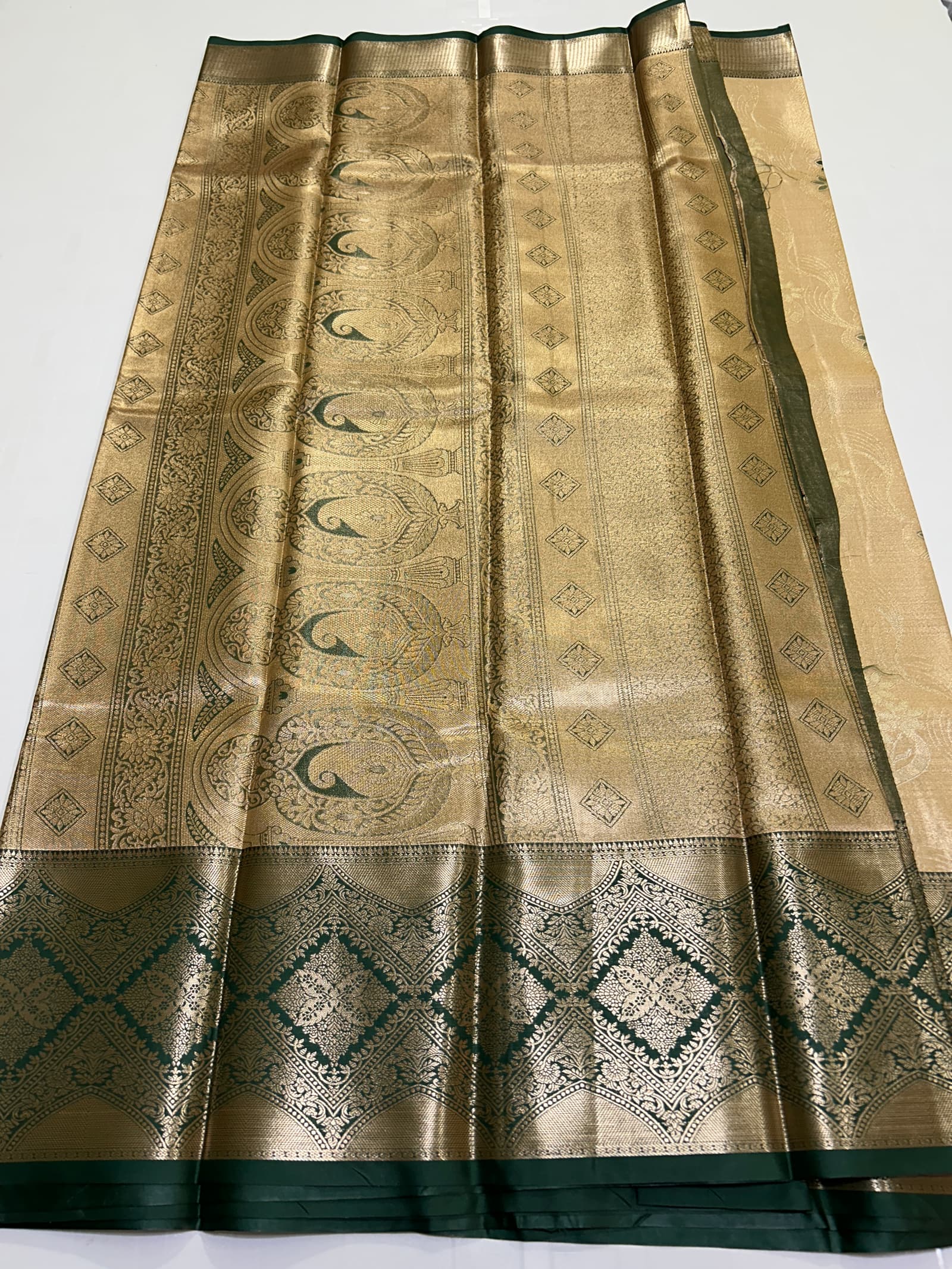 Premium Zari Saree loose end