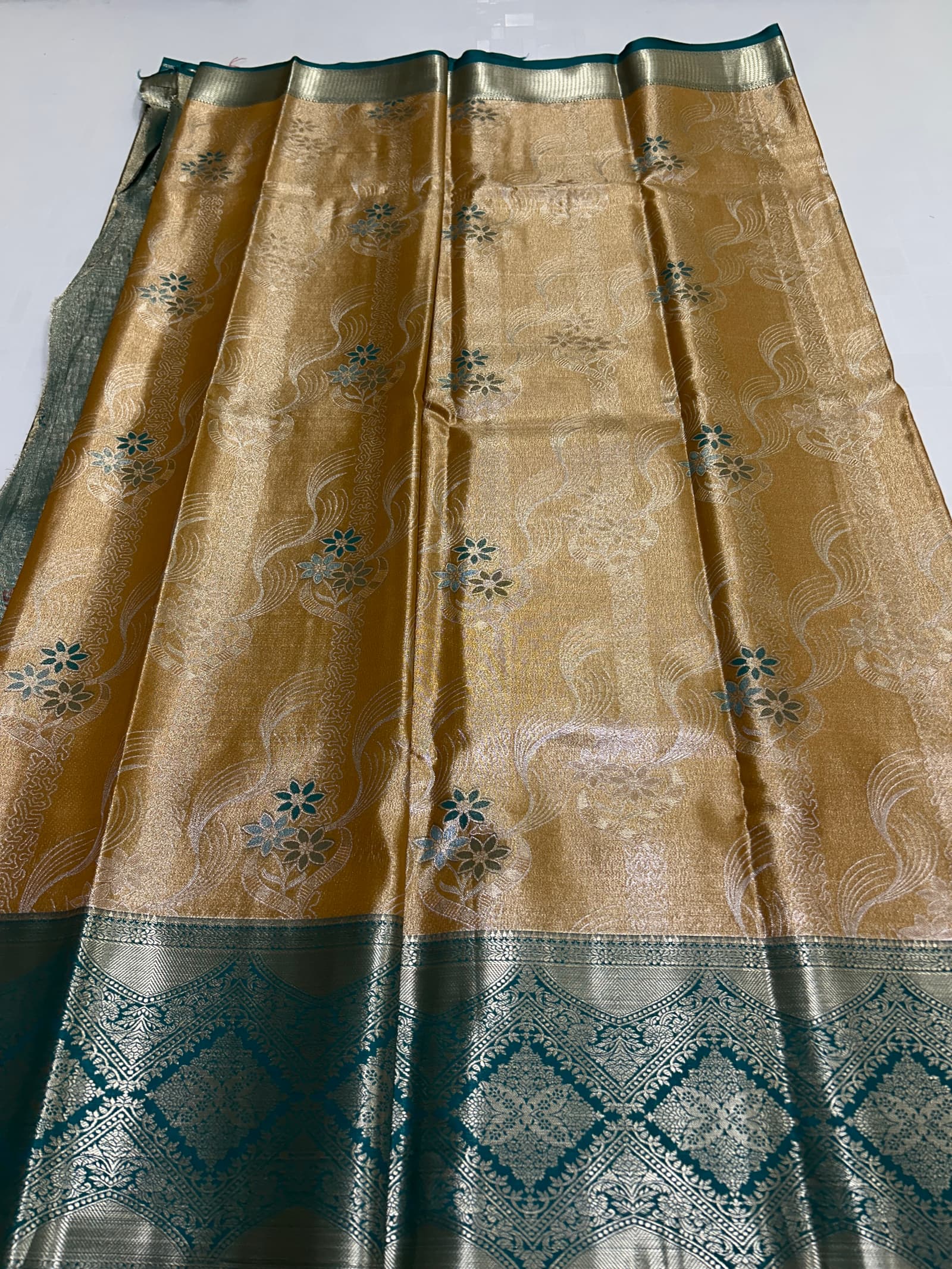 Premium Zari Saree Design