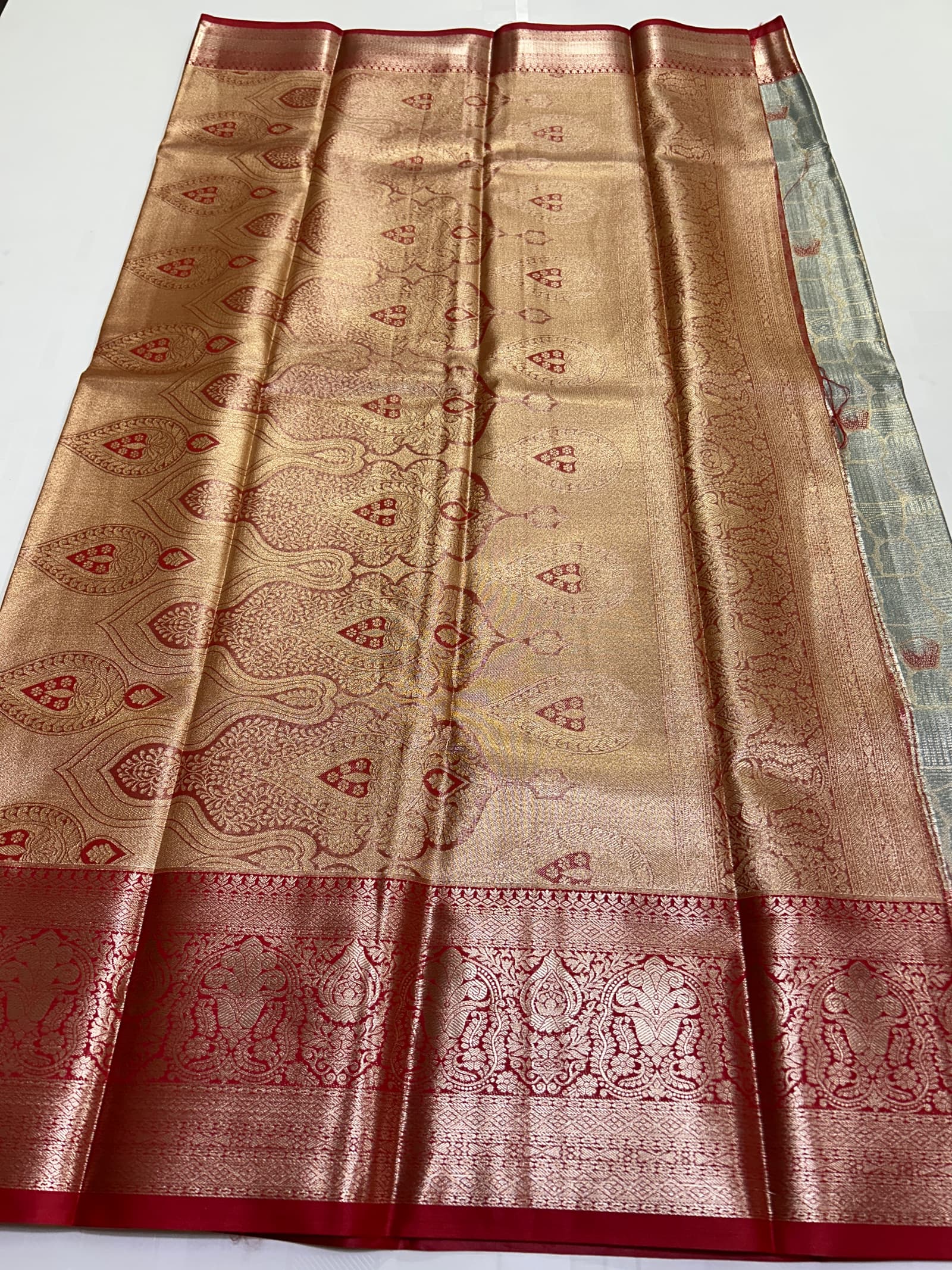 Premium Zari Saree loose end