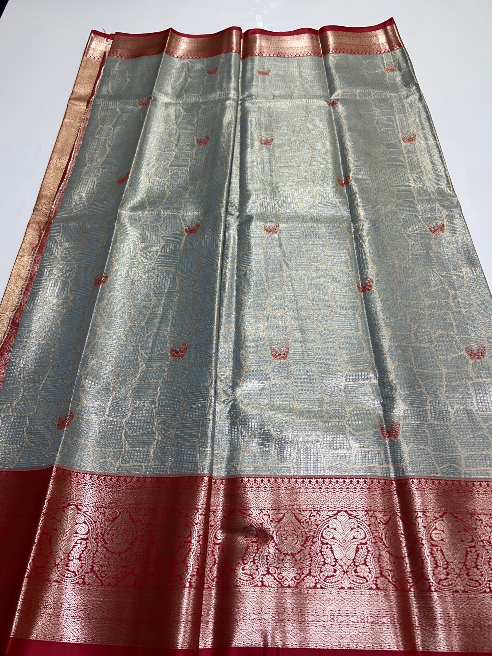 Premium Zari Saree Design