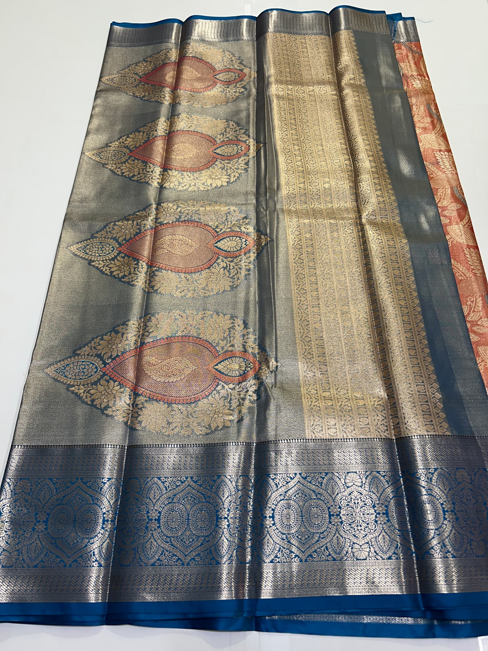 Premium Zari Saree loose end